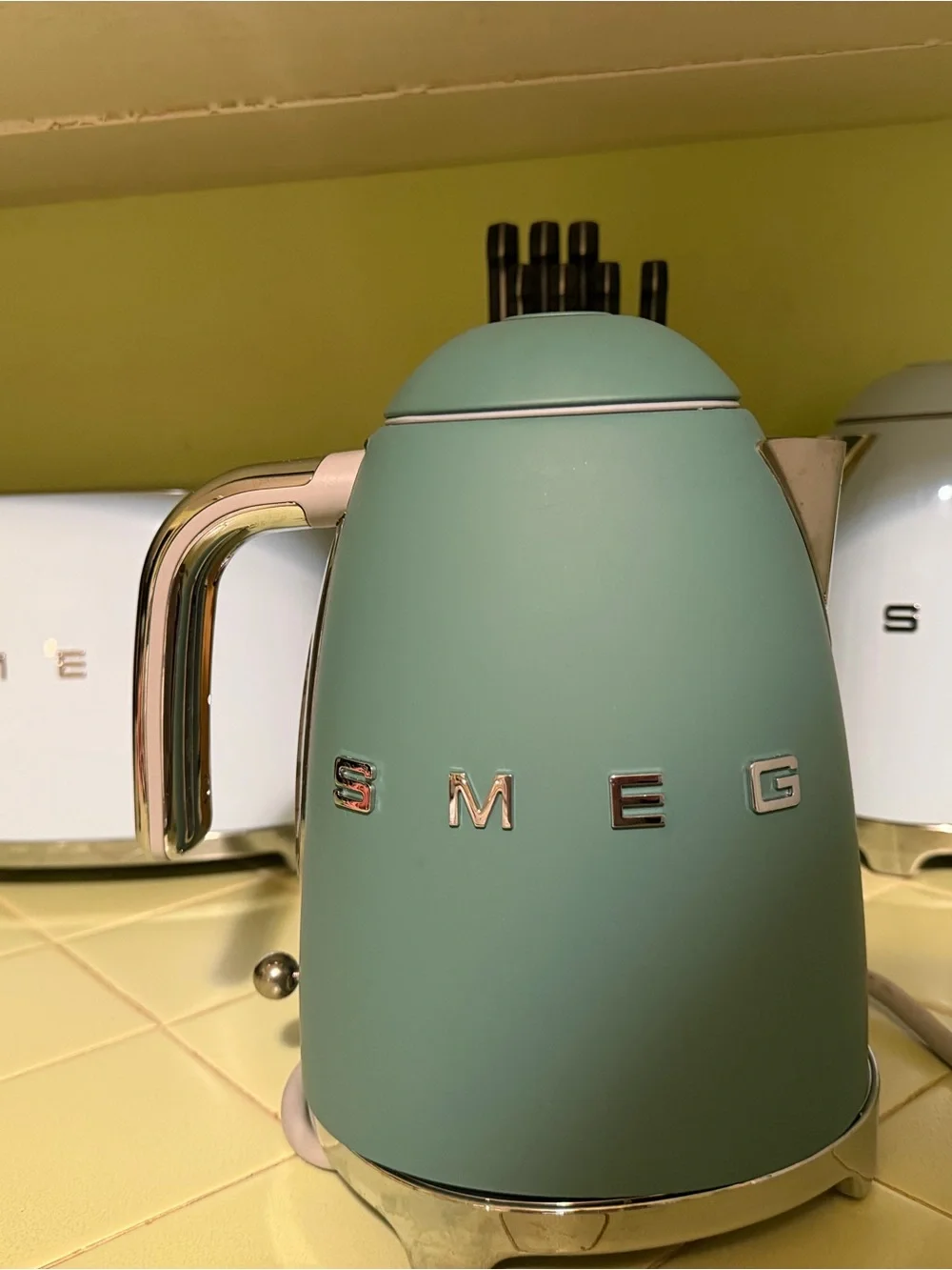 SMEG Retro Electric Kettle in Matte Blue (Jade)